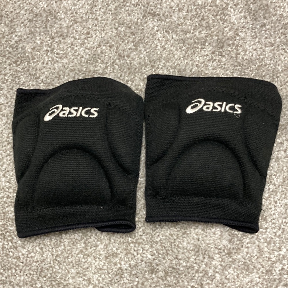Girls volleyball knee pads